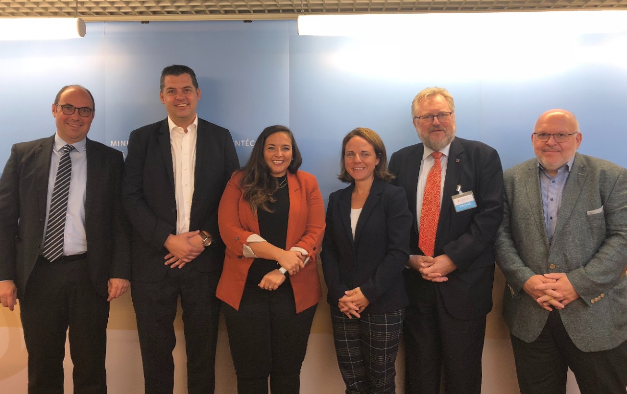 (de g. à dr.) Dan Theisen, Premier conseiller de gouvernement au ministère de la Famille; Sylvain Hoffmann, directeur de la CSL; Nora Back, présidente de la CSL; Corinne Cahen, ministre de la Famille et de l’Intégration et ministre à la Grande Région; Jean-Claude Reding, vice-président de la CSL; Patrick Dury, vice-président de la CSL