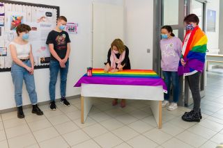 Unterzeichnung der LGBTIQ+Fahne (International School Luxembourg -ISL) 