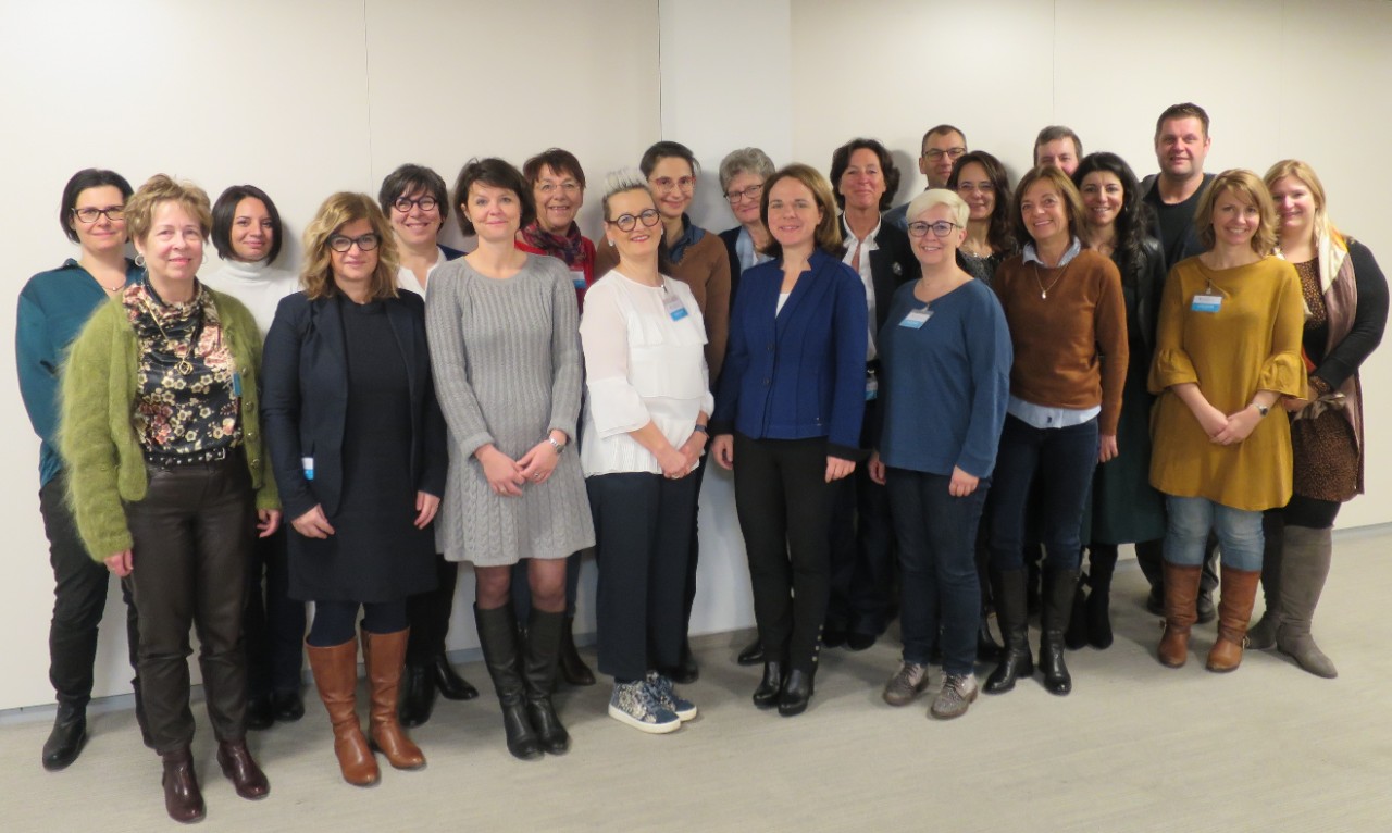 Photo de groupe des formateurs en soins palliatifs avec la ministre de la Famille et de l'Intégration Corinne Cahen