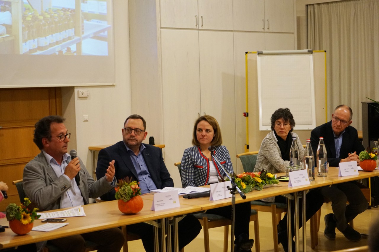 (de g. à dr.) Raoul Schaaf, président de l’office social Canton de Redange; Fabien Schmit, gérant de Spëndchen asbl; Corinne Cahen, ministre de la Famille et de l'Intégration; Sylvie Paquet, diététicienne; Dr Patrick Theisen, pédiatre