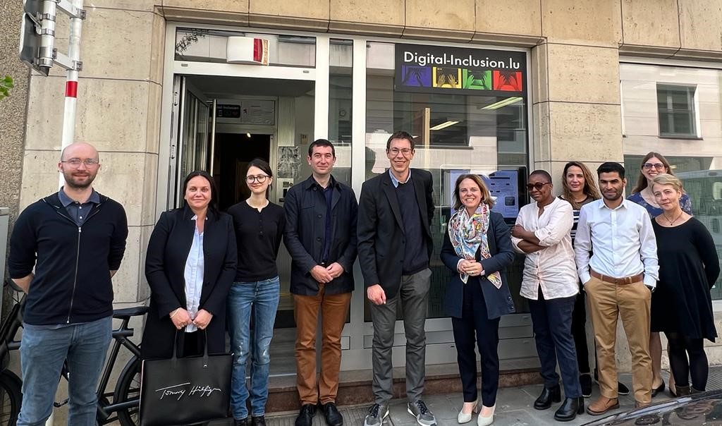 La ministre Corinne Cahen et l'équipe de Digital Inclusion