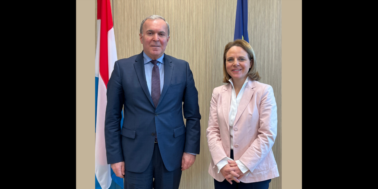 L'ambassadeur de l'Azerbaïdjan et Madame le Ministre Corinne Cahen